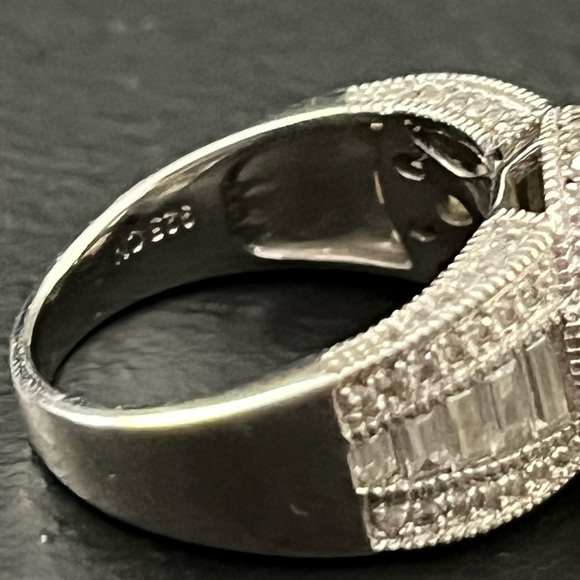 White Cubic Zirconium Sterling silver Ring size 6 - Picture 5 of 15